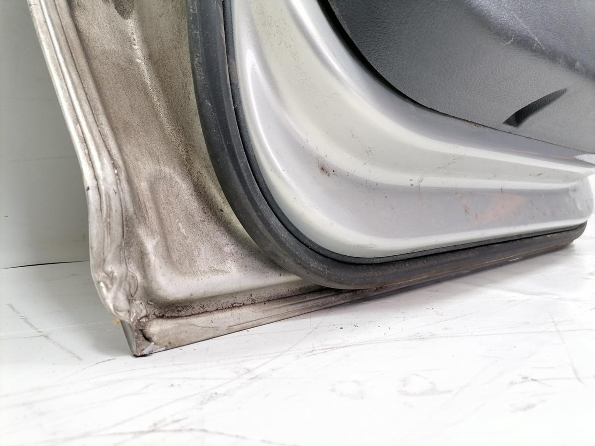 VW Touran original T&uuml;r hinten rechts LR7L Silver Leaf Rohbau Bj.2009